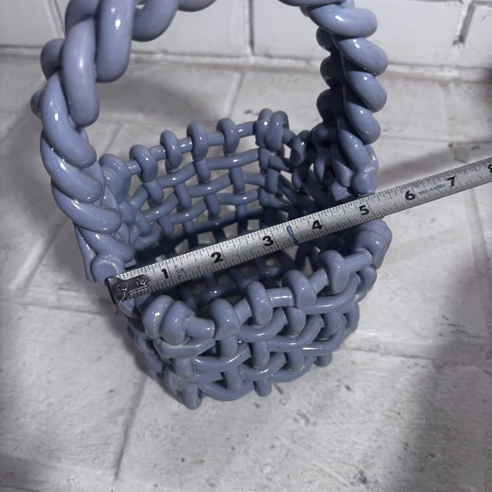 Ceramic woven basket in perfect condition, lavender/light purple color - Picture 7 of 10